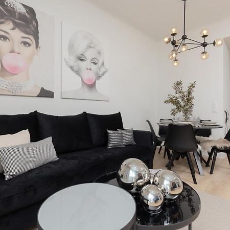 Fashionable City Center Apartment By Noclegi Renters Varsovie Extérieur photo