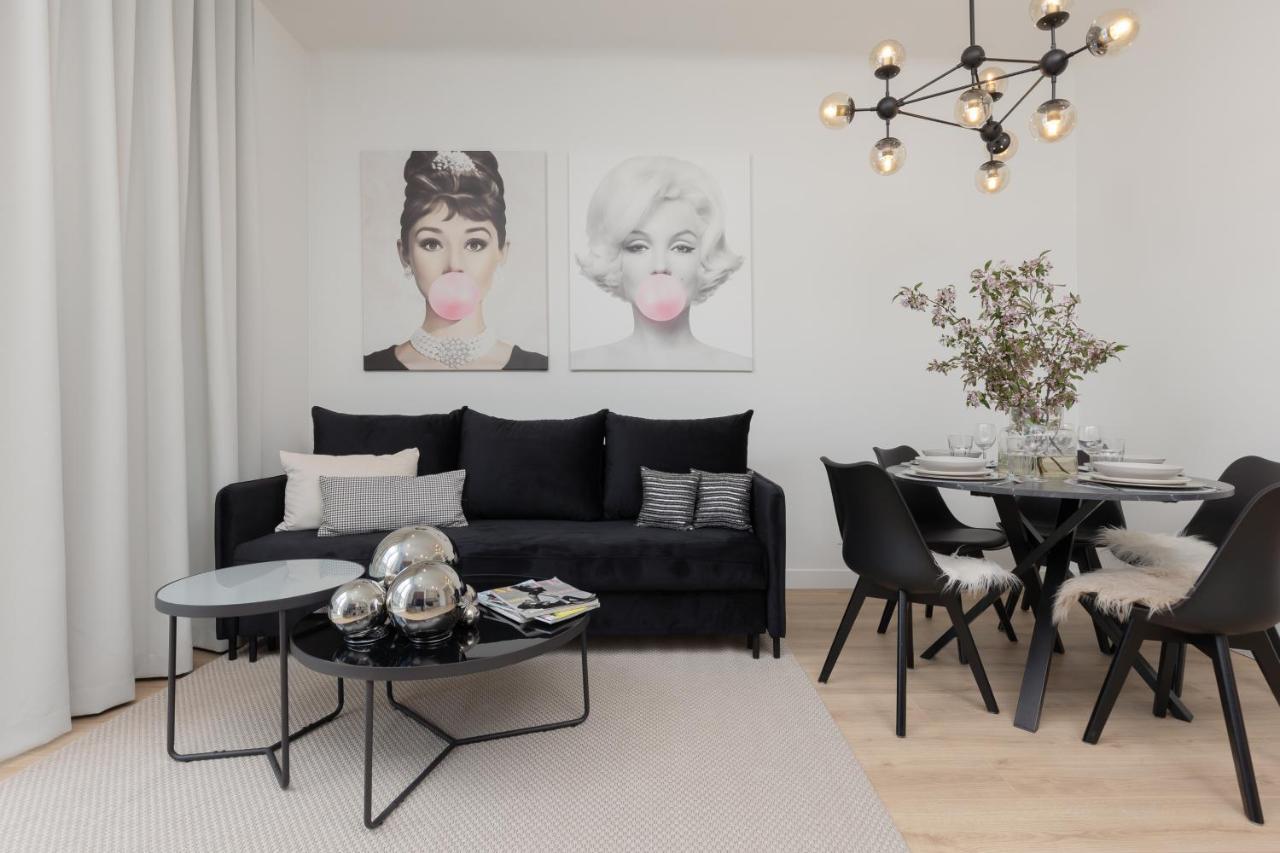 Fashionable City Center Apartment By Noclegi Renters Varsovie Extérieur photo