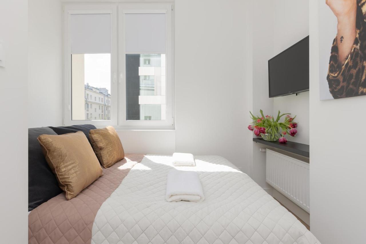 Fashionable City Center Apartment By Noclegi Renters Varsovie Extérieur photo