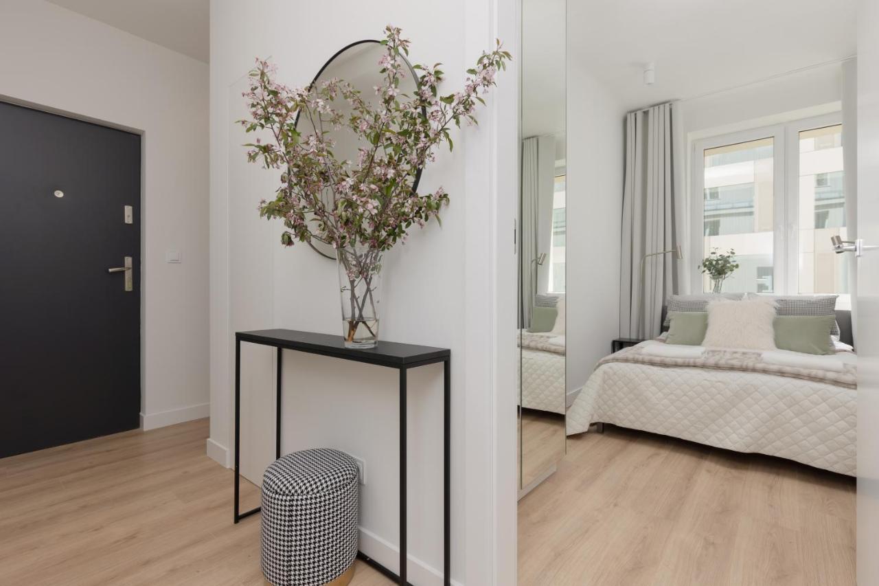 Fashionable City Center Apartment By Noclegi Renters Varsovie Extérieur photo