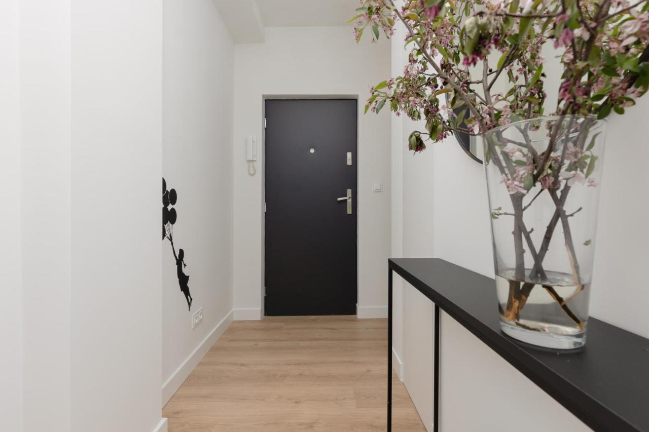 Fashionable City Center Apartment By Noclegi Renters Varsovie Extérieur photo